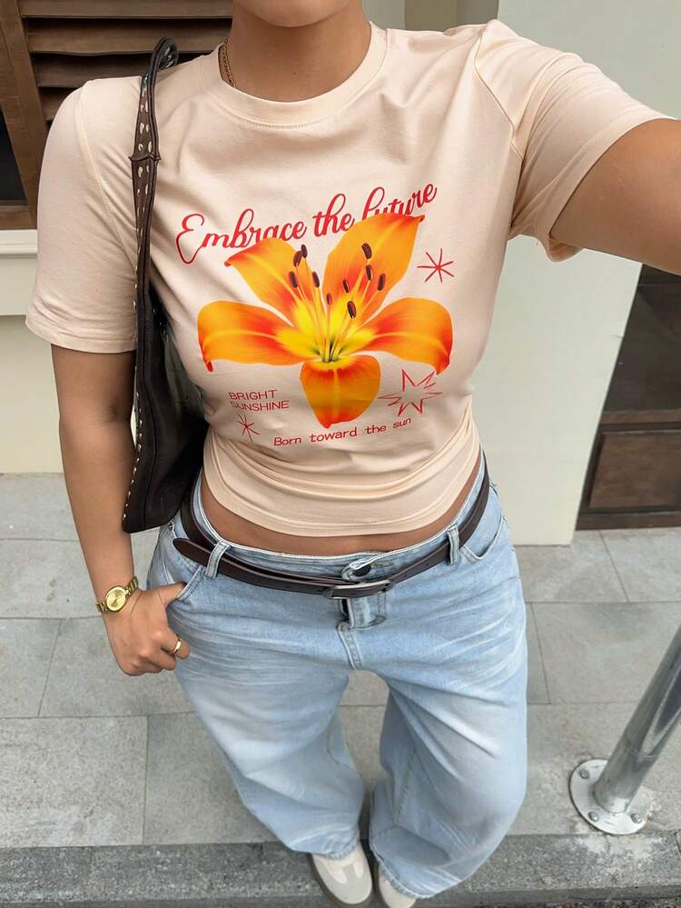 Dazy Plus Floral Print Round Neck Short Sleeve Versatile Plus Size Women Vacation T-Shirt, Spring/Summer Graphic Tees Women