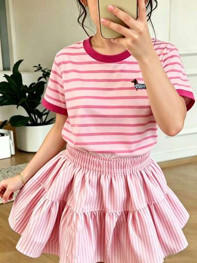 Tricou nou pentru fete tinere, primăvară/vară 2026, casual, confortabil, cu guler și manșetă cu dungi, în culori contrastante, brodat artificial, cu imprimeu de cățeluș drăguț, cu mânecă scurtă și guler rotund, potrivit pentru vară