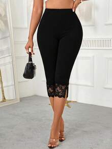 SHEIN Lady Plus Size Summer Contrast Lace Solid Color Elastic Split Capri Leggings - Black - View 7