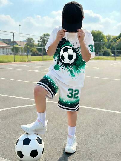 Fantacosmos Conjunto de 2 piezas de camiseta de manga corta con estampado de baloncesto y bloques de color, y pantalones cortos para niños. Conjunto de ropa deportiva y casual vibrante para ocasiones casuales y deportivas.
