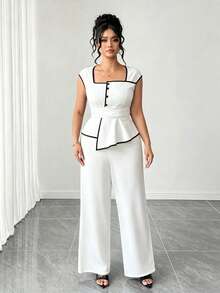 Blusa de tela de punto con cuello cuadrado, mangas de pétalo y cintura ceñida en talla para mujer, con ribete de contraste. Conjunto cómodo y versátil para uso diario, en casa - Blanco y Negro 2 - Ver 3