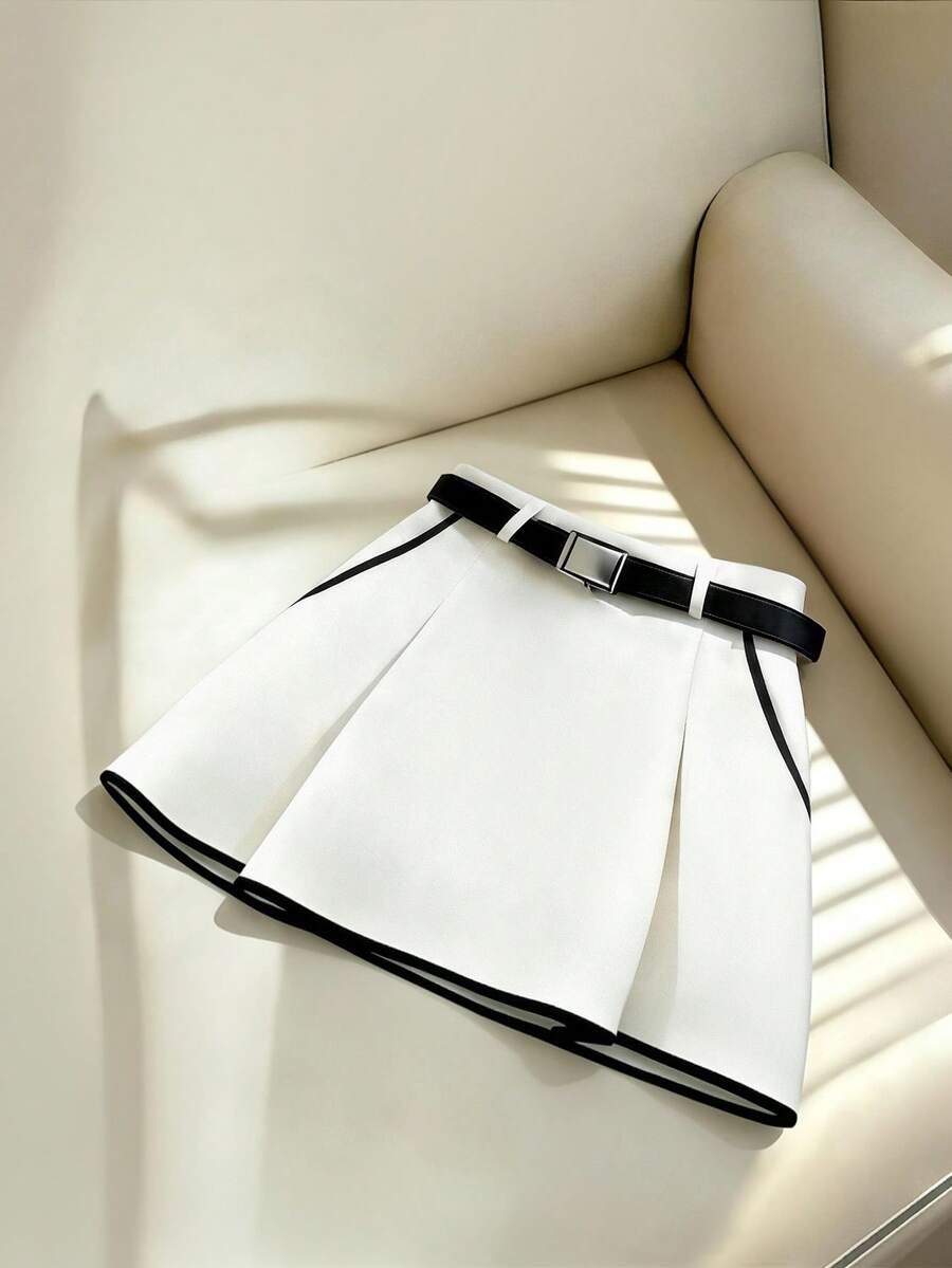 SHEIN PETITE Minifalda plisada de diseño en blanco y negro de talle alto para mujer - Blanco - Ver 1