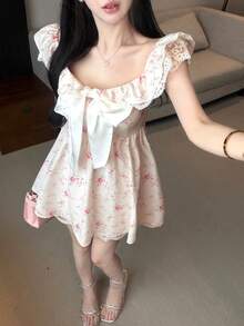 Joudiya Đầm mùa xuân hè màu trắng phối ren, thắt nơ tương phản, họa tiết hoa nhí, thích hợp cho bé gái, phù hợp cho ngày Valentine, đám cưới, tiệc tùng, sự kiện thời trang, trang phục công sở thanh lịch, kiểu babydoll trễ vai, phong cách boho, đi nghỉ mát. - trắng - Xem 6