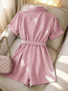 Franclia Bộ jumpsuit nữ mùa xuân/hè kiểu Pháp thanh lịch tối giản, tay ngắn, cổ ve lật, thêu họa tiết, thắt lưng, dáng lửng, màu xanh sọc, phong cách thường ngày. - Đỏ - Xem 2