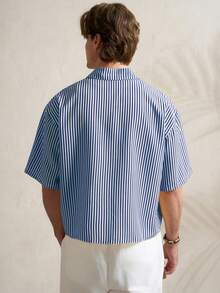 Camisa de manga corta de solapa única con estampado de rayas y letras para hombres - Azul Marino - Ver 2