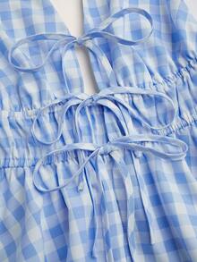 SHEIN Bộ đồ đi nghỉ mát 2 món: Áo croptop cổ buộc dây màu xanh nhạt viền bèo nhún + Chân váy xếp tầng cạp chun kẻ caro xanh trắng. - Màu xanh lam - Xem 8