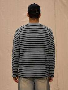 Musero Camiseta de manga larga con cuello redondo, estampado gráfico de letras y rayas, corte relajado para hombre, primavera y verano - Gris Claro - Ver 4
