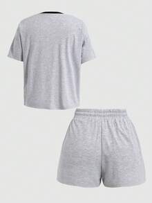 SHEIN 少女T恤套装，两件套，灰色针织休闲宽松版型，美式英语标语印花圆领短袖T恤和印花短裤，适合夏季街头运动穿着 - 淺灰色 - 查看 2