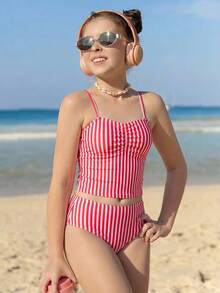 SHEIN 少女两件式吊带泳衣套装，粉白条纹细肩带上衣搭配简约褶皱条纹三角泳裤，可爱Y2K风格，适合游泳、冲浪、度假、海滩等场合。 - 紅色 - 查看 1