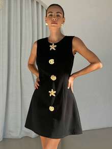 Lavishia Vestido corto sin mangas negro para mujer con decoración de hebilla de metal, vestido elegante y de moda para ir al trabajo, salir, fiestas, versátil - Negro - Ver 7