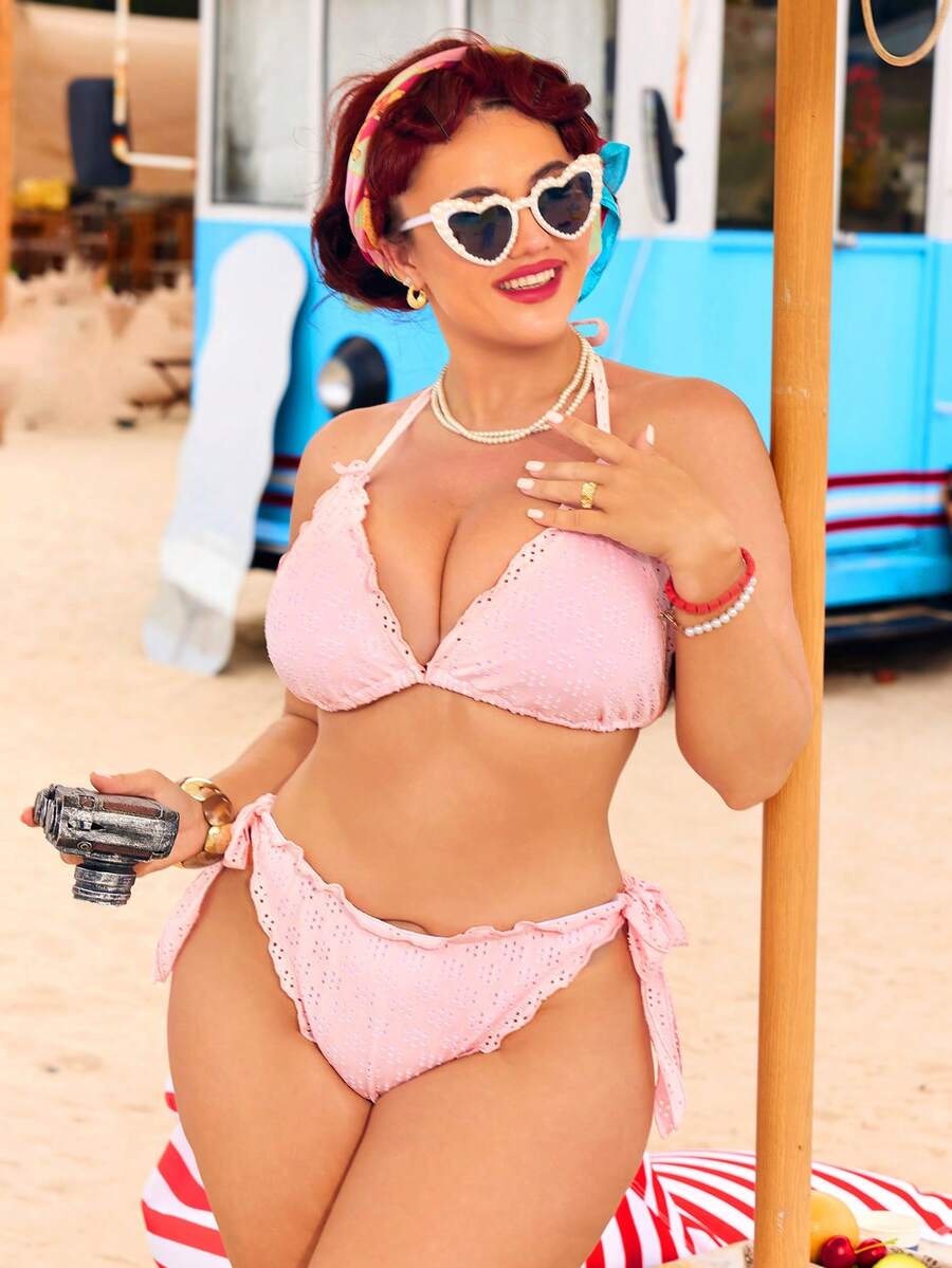 Swim Mod 浅粉色钩针比基尼套装，深V领露背设计，荷叶边系带泳裤，甜美风格度假泳装 - 粉色 - 查看 1