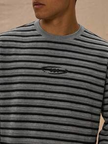 Musero Camiseta de manga larga con cuello redondo, estampado gráfico de letras y rayas, corte relajado para hombre, primavera y verano - Gris Claro - Ver 3