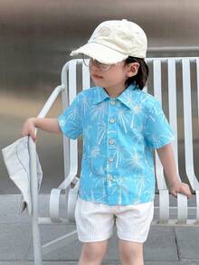 SHEIN 两件套男童舒适休闲日常百搭可爱印花夏威夷领短袖衬衫短裤套装，适合春夏季节、日常穿着、运动、郊游、上学、聚会、节日、摄影、度假、海滩等场合。 - 淺藍色 - 查看 7