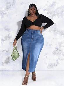 CurvyTilda Plus Size Slit Denim Skirt, For Hourglass Body Shape - Dark Wash - View 3