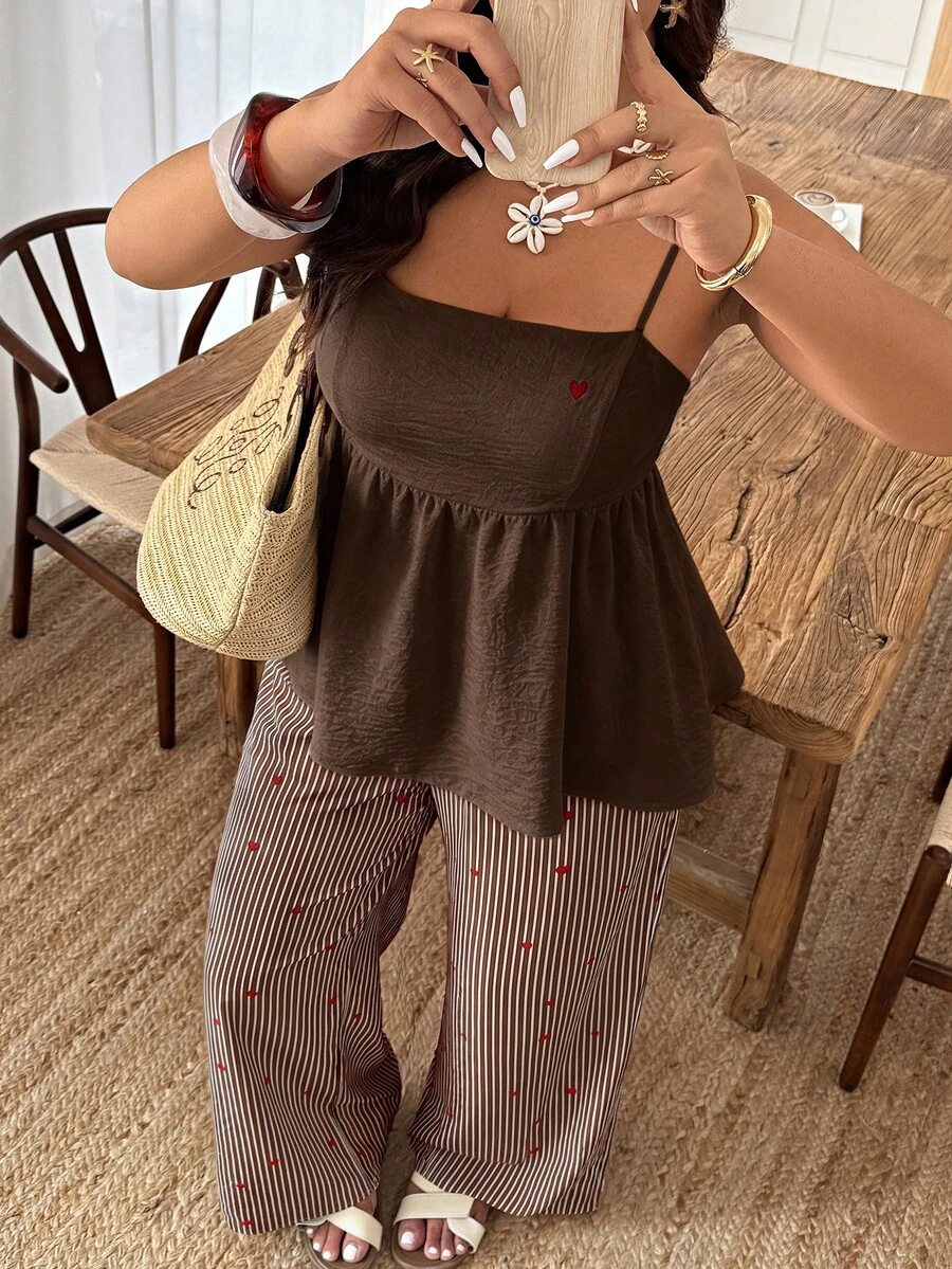 Bộ áo hai dây và quần short nữ cỡ lớn, kiểu dáng thường ngày, có bèo nhún ở gấu, thêu hình trái tim và họa tiết kẻ sọc, thích hợp cho mùa xuân/hè. - Nhiều màu - Xem 1