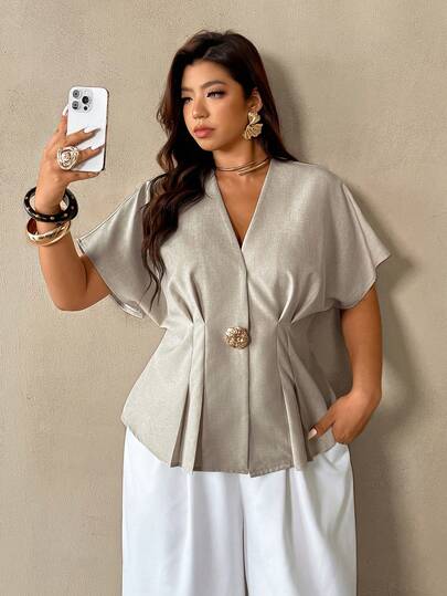 Auralis 大码女式金属装饰蝙蝠短袖褶皱衬衫