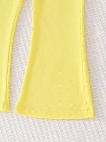 Genkimix Kids Conjunto de pantalones acampanados con rayas coloridas y bordado morado, estilo lindo de vacaciones para niña - Amarillo - Ver 6