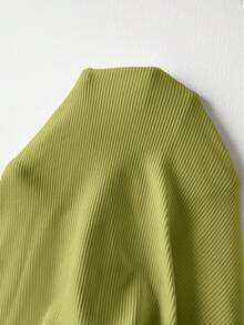 popular camiseta de mujer de verano con cuello cuadrado, mangas abullonadas, plisada y estilizadora, con diseño de rayas de puntitos exquisito - Verde - Ver 2
