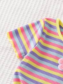 Genkimix Kids Conjunto de pantalones acampanados con rayas coloridas y bordado morado, estilo lindo de vacaciones para niña - Amarillo - Ver 5