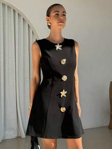 Lavishia Vestido corto sin mangas negro para mujer con decoración de hebilla de metal, vestido elegante y de moda para ir al trabajo, salir, fiestas, versátil - Negro - Ver 4