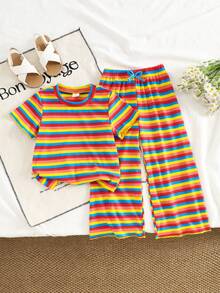 Elladie kids 两件套女童新款彩色条纹针织T恤搭配时尚喇叭裤。针织面料，彩色条纹纹理。圆领短袖T恤搭配彩色条纹针织喇叭裤。适合年轻女孩日常穿着，可爱休闲舒适，也适合上学、运动、郊游、聚会、春夏等场合。 - 彩色 - 查看 6
