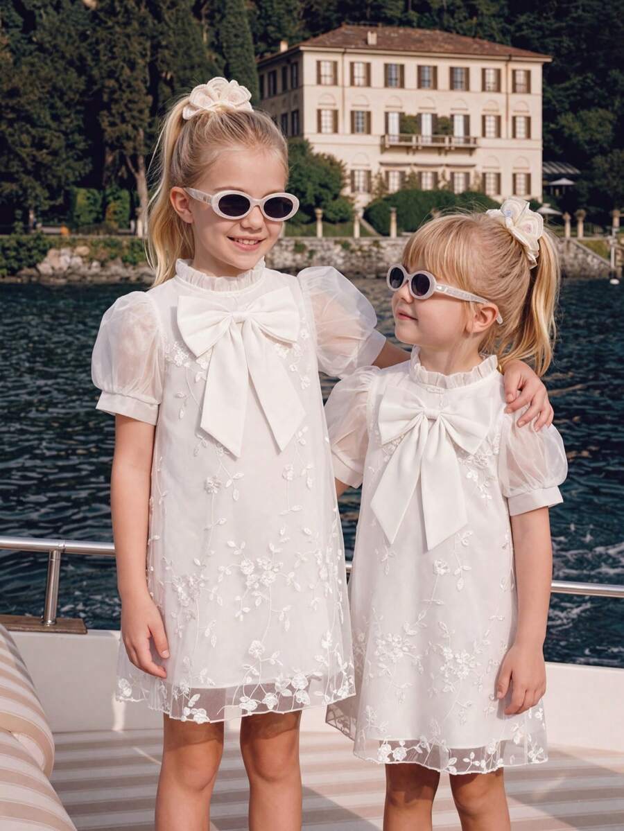 SHEIN Elladie kids 女童夏季白色宫廷风雪纺泡泡袖连衣裙+3D立体花卉网纱大蝴蝶结公主裙，高端刺绣网纱正式礼服，适合生日派对、钢琴演奏会等场合