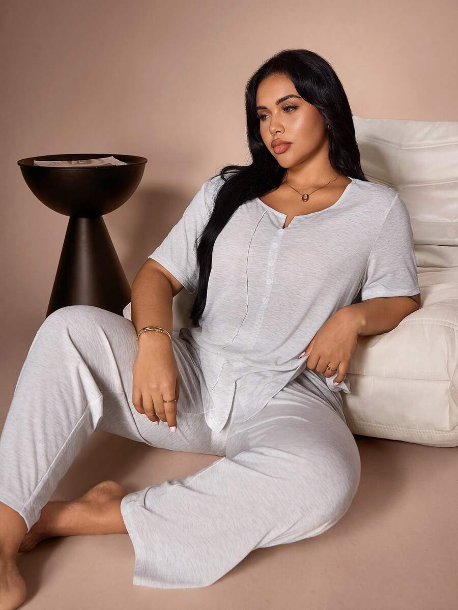 Lazeform Conjunto de pijama minimalista y cómodo con cuello en V y botones, ropa de estar en casa informal para mujeres de talla grande - Gris Claro - Ver 1