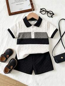 SHEIN Playful Pals 2 Peças Conjunto de Camiseta Polo de Malha e Shorts para Bebê Menino Branco, Estilo Casual de Verão Combinando com a Família, Estilo Cavalheiro com Padrão Floral de Seta e Blocos de Cor, 6M-3T - Preto e Branco - Visão 6
