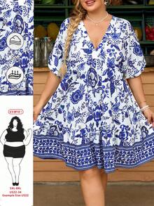 SHEIN CURVE+ 大码女式宽松V领印花短款罩衫连衣裙，适合夏季度假 - 藍白色 - 查看 1