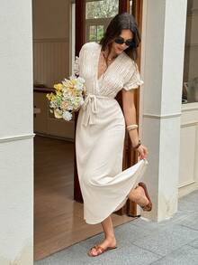 SHEIN Frenchy Đầm ngắn tay cổ chữ V màu trơn tối giản dành cho nữ, thích hợp mặc hàng ngày. - Màu be - Xem 2