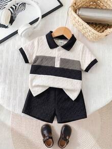 SHEIN Playful Pals 2 Peças Conjunto de Camiseta Polo de Malha e Shorts para Bebê Menino Branco, Estilo Casual de Verão Combinando com a Família, Estilo Cavalheiro com Padrão Floral de Seta e Blocos de Cor, 6M-3T - Preto e Branco - Visão 7