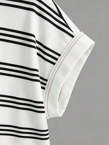 SHEIN Essnce Áo tank top dáng rộng, cổ tròn, hở lưng, vạt bất đối xứng, in họa tiết sọc đen trắng, phong cách tối giản, đa năng dành cho nữ, thích hợp cho mùa hè, kiểu dáng dễ phối đồ. - Nhiều màu - Xem 7