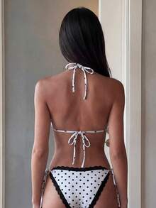 Swim MOD 两件套泳衣，春夏度假波点随机印花黑色蕾丝边饰黑色蝴蝶结挂脖三角罩杯文胸和侧系带泳裤性感比基尼泳装 - 黑與白 - 查看 3