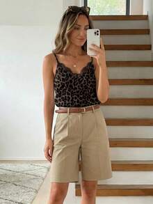 SHEIN LUNE Phong cách giản dị, tối giản, cổ điển, thanh lịch, đa năng, họa tiết da báo màu nâu, trang phục đi biển/nghỉ mát, trang phục mùa hè cho nữ. Áo hai dây cổ chữ V in họa tiết thời trang phối ren tương phản dành cho nữ. - Nhiều màu - Xem 3