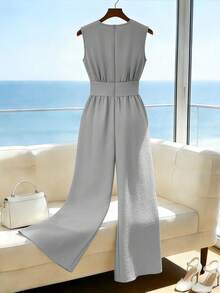 SHEIN Elenzya Bộ jumpsuit nữ màu xám nhạt không tay cổ chữ V, xếp ly, cài cúc kim loại thủ công, thiết kế sang trọng cao cấp, phối màu tinh tế, dáng rộng, phù hợp đi làm. - Màu Xám nhạt - Xem 2