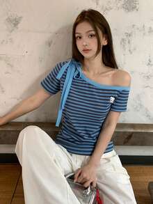 DAZY 女款藍色條紋不對稱領短袖印花T恤，夏季日常Y2K外出穿搭 - 藍色 - 查看 2
