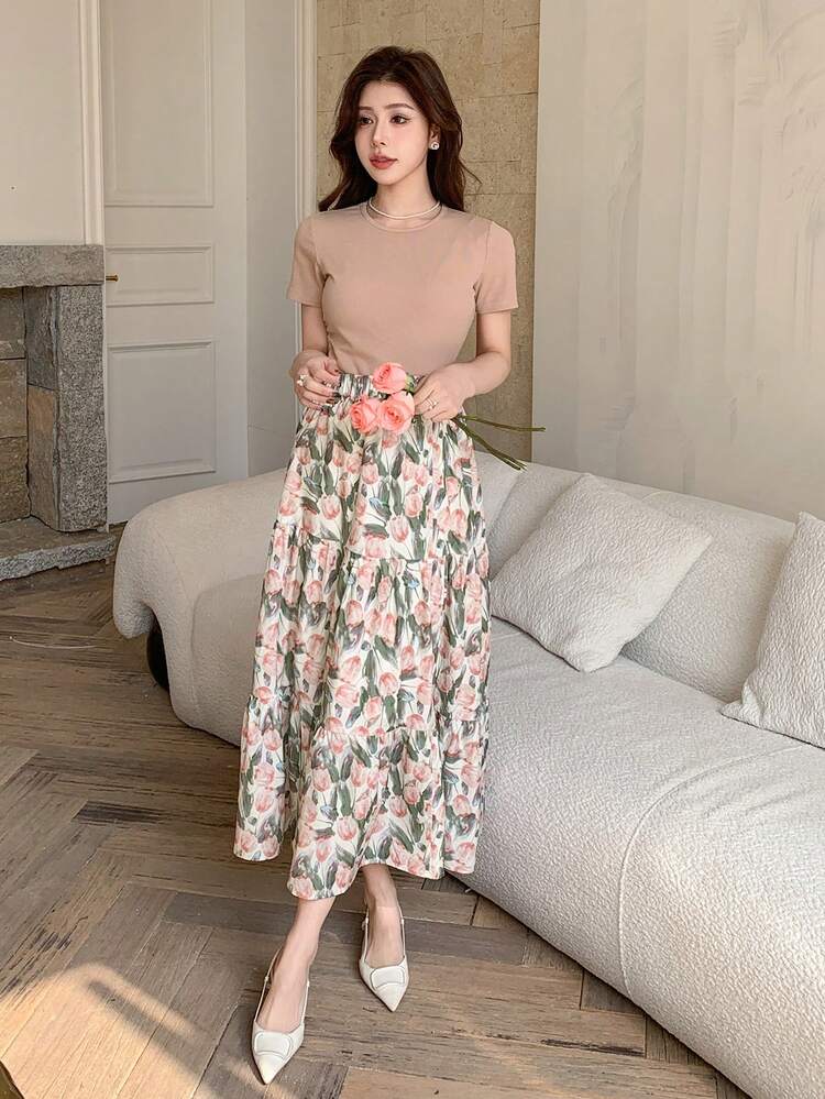 Women's Round Neck Solid Color Short Sleeve T-Shirt And Casual Ditsy Floral Skirt 2-Piece Set