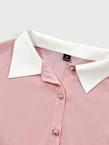 Franclia Áo kiểu nữ cỡ lớn màu hồng thanh lịch mới cho mùa hè, chất liệu chiffon, cổ trắng, dáng rộng, tay ngắn. Thích hợp cho mùa hè, lễ hội và các dịp nghỉ lễ. Đặc điểm nổi bật: cúc kim loại trang trí, kiểu dáng đa năng, cổ áo tương phản, dáng rộng, tay ngắn và vải xếp ly. Trang phục mùa tốt nghiệp, trang phục công sở thời trang, trang phục thường ngày năng động, trang phục chuyên nghiệp thành thị. - Bụi hồng - Xem 3