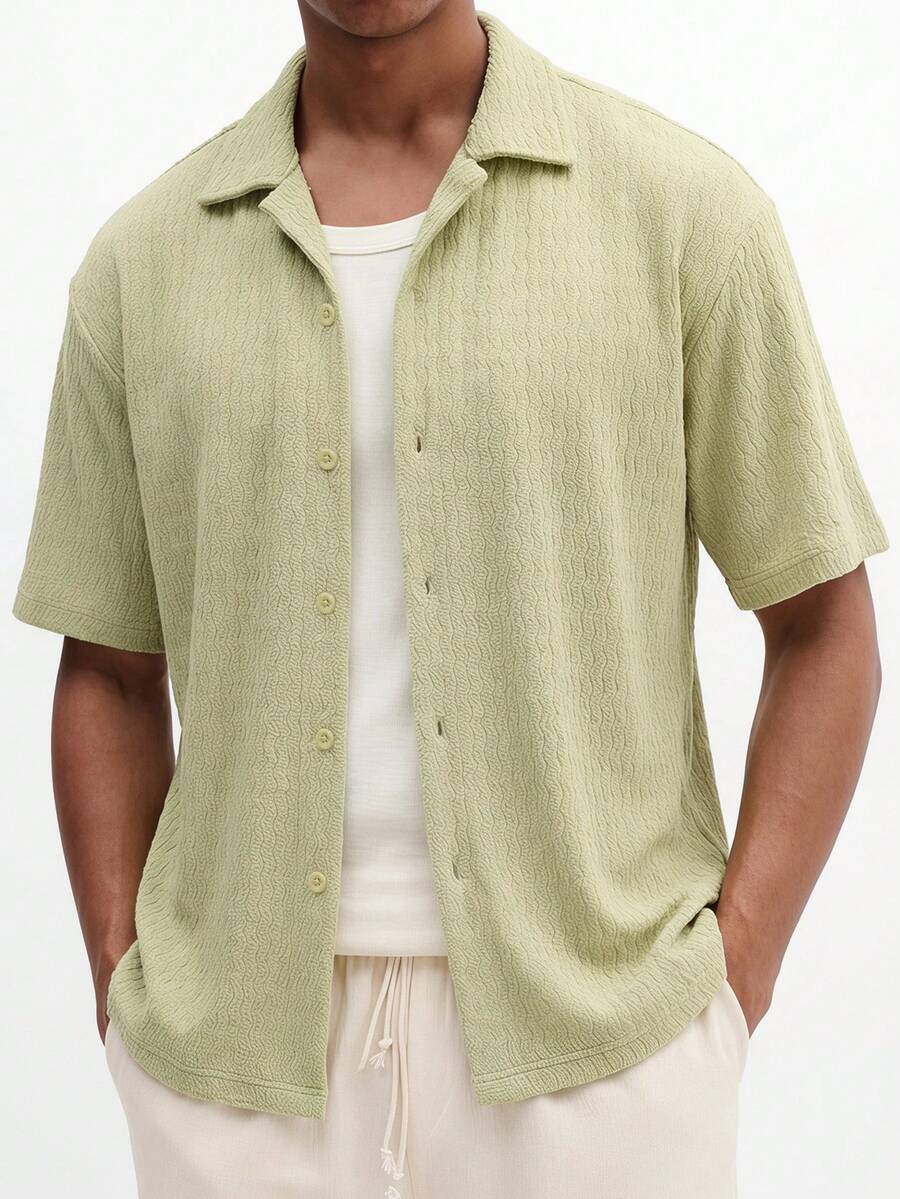 男士短袖纹理纽扣衬衫，经典翻领，鼠尾草绿之字形图案，常规版型，春夏休闲款 - 淡黃色 - 查看 1