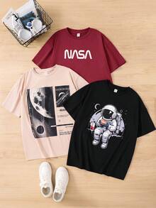 SHEIN Set de 3 camisetas de manga corta y cuello redondo con estampado de astronauta de estilo minimalista y casual, en color caqui, negro y rojo, adecuadas para adolescentes varones en verano - Multicolor - Ver 3
