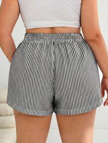 SHEIN EZwear 夏季大码女式休闲腰带扣条纹短裤 - 黑與白 - 查看 2