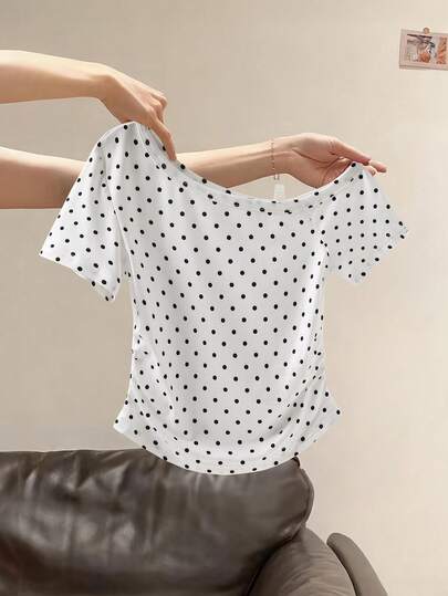 Áo thun ngắn tay cổ lệch bất đối xứng chấm bi nhún bèo cho bé gái tuổi teen, thích hợp mặc mùa hè.