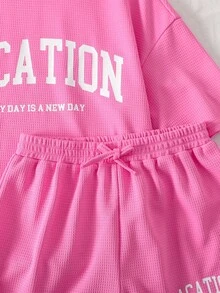 SHEIN Set Kaos dan Celana Pendek Rajut Lembut Kasual Warna Pink Polos dengan Kerah Bulat dan Cetakan Slogan Bahasa Inggris untuk Anak Perempuan Remaja. - Berwarna merah muda - View 4