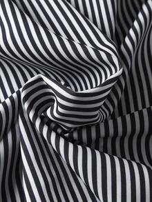 Manfinity Roghcode Men's Striped Printed Fabric, Loose Fit, Letter Graphic Shirt - Black and White - View 5