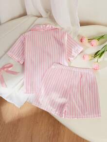 SHEIN 2件套女童休闲蝴蝶结刺绣口袋开襟领仿丝短袖上衣和短裤家居服套装 - 粉色 - 查看 7