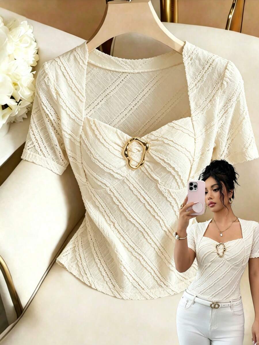 Qadelle Áo thun ngắn tay màu đen dành cho nữ, kiểu dáng thanh lịch, thường ngày, có bèo nhún và trang trí kim loại, thích hợp cho mùa hè. - Màu be - Xem 1