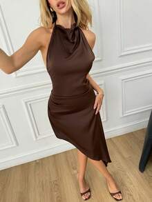SHEIN Đầm satin màu sô cô la cổ yếm vạt lệch, dài ngang gối, dành cho nữ, thích hợp dự tiệc mùa hè, lễ tốt nghiệp, đám cưới, hẹn hò, tiệc trà chiều, gặp gỡ bạn bè, kỳ nghỉ. - màu nâu - Xem 6