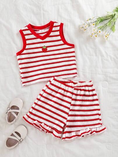SHEIN Vintaside Kids 两件套女童可爱草莓刺绣针织条纹无袖V领背心和荷叶边运动短裤，活泼可爱，适合居家和户外穿着，休闲时尚，夏季新品