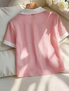Franclia Áo kiểu nữ cỡ lớn màu hồng thanh lịch mới cho mùa hè, chất liệu chiffon, cổ trắng, dáng rộng, tay ngắn. Thích hợp cho mùa hè, lễ hội và các dịp nghỉ lễ. Đặc điểm nổi bật: cúc kim loại trang trí, kiểu dáng đa năng, cổ áo tương phản, dáng rộng, tay ngắn và vải xếp ly. Trang phục mùa tốt nghiệp, trang phục công sở thời trang, trang phục thường ngày năng động, trang phục chuyên nghiệp thành thị. - Bụi hồng - Xem 2