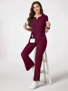 TaskEZ Bộ đồ y tế gồm áo và quần tay ngắn cổ chữ V có túi. - Màu Đỏ Sâu - Xem 3